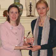 (l.-r.) International programs director Michelle Le (J 95, A 96) presents the Chapter of the Year Award to Andri­jana Vojnovic (I 06), former Serbia chapter president.