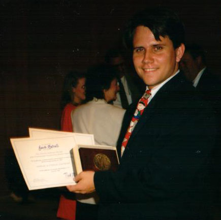 Jake Batsell (IPJ 94) receiving an academic award from the IPJ director in 1994.