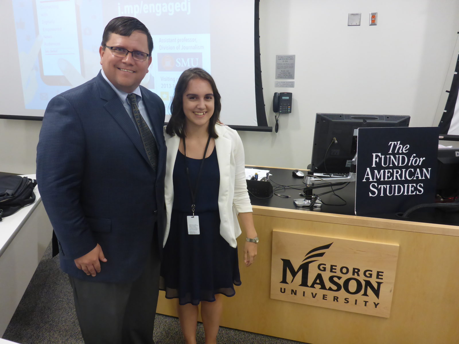 TFAS alumnus Jake Batsell (IPJ 94) poses with an IPJ student after his guest lecture about engaged journalism and his recently published book. 