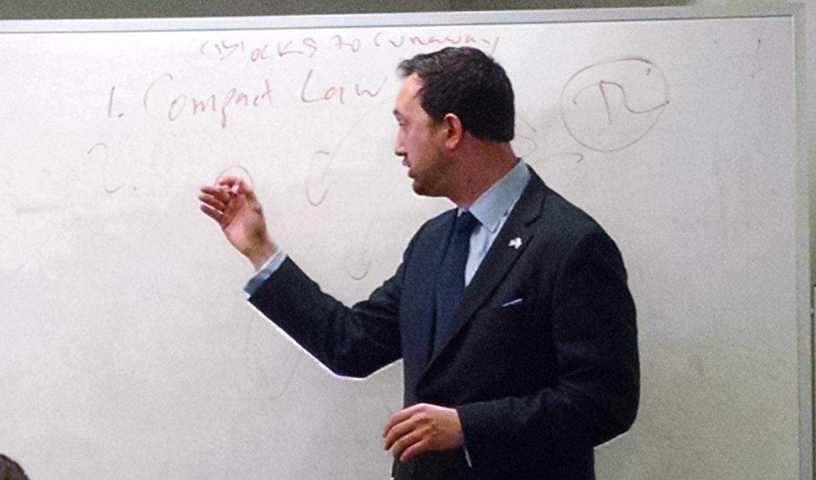 TFAS alumnus Adam Kwasman (CSF 04) speaks to Capital Semester students about the importance of state government. Kwasman was a member of the Arizona House of Representatives.