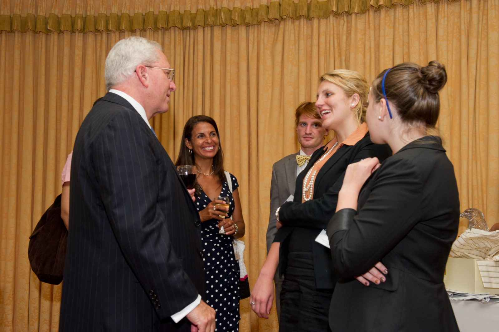 Award recipient Otto Reich speaks with TFAS students following his acceptance address.
