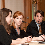 (l.-r.) Jessica Taylor (J 05) of POLITICO sits on a panel with Tricia Miller (J 05, EJI 10) of CQ Roll Call and Jon Decker, White House correspondent for Reuters Television.