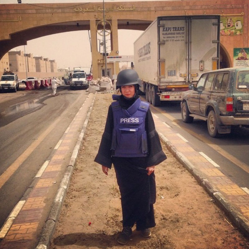 Suzanne Kianpour in a helmet and flak jacket in Yemen